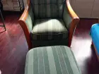 fauteuil + 1 pouf tissu merisier